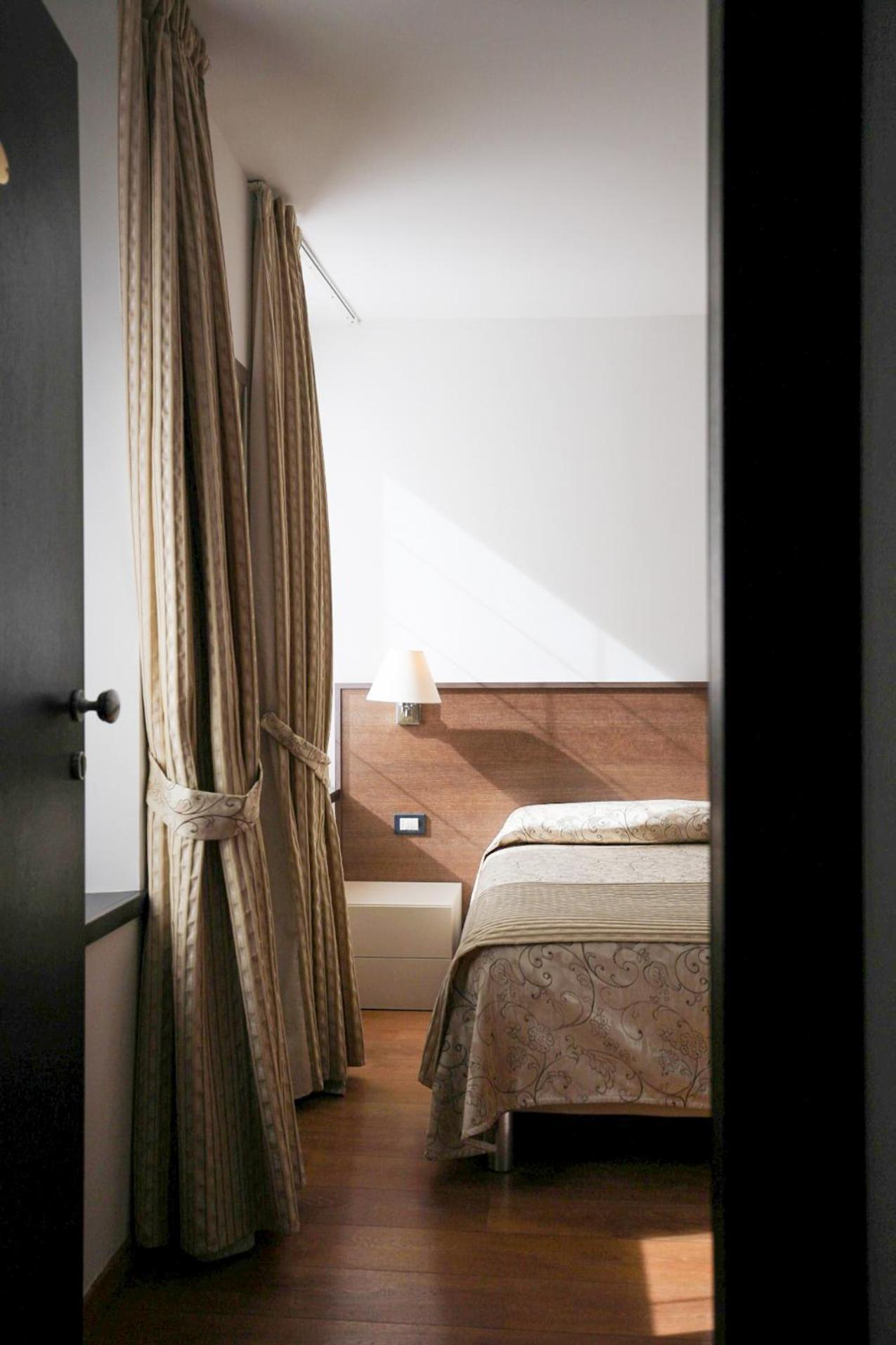 Albergo Antica Locanda Clusone Exterior photo