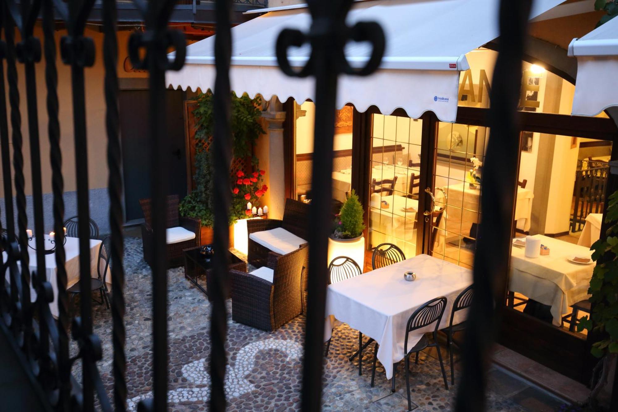 Albergo Antica Locanda Clusone Exterior photo