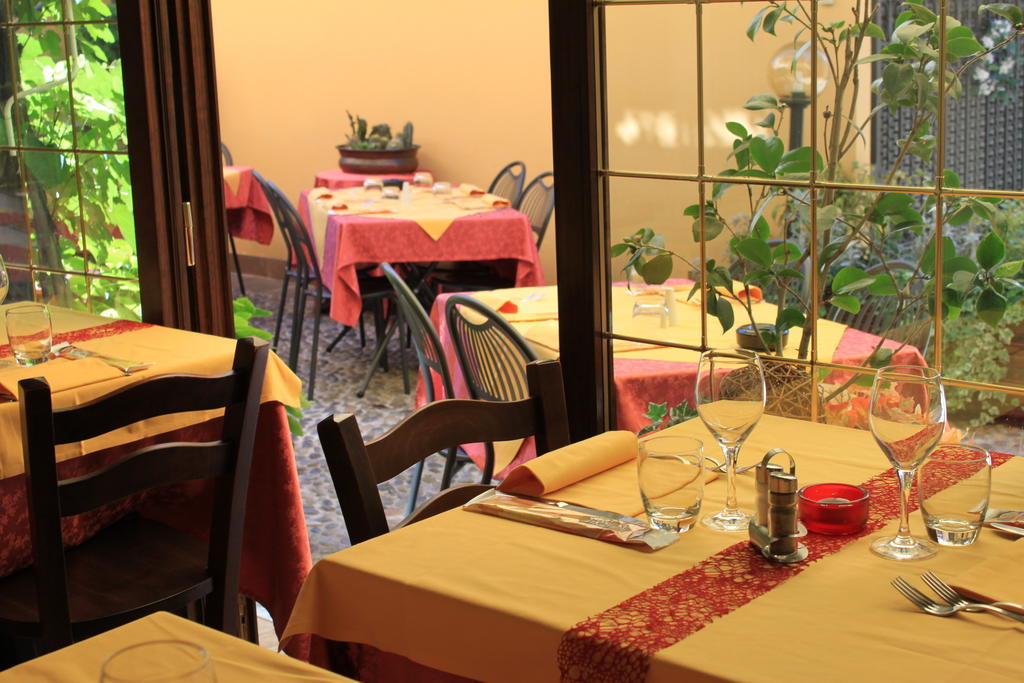 Albergo Antica Locanda Clusone Exterior photo