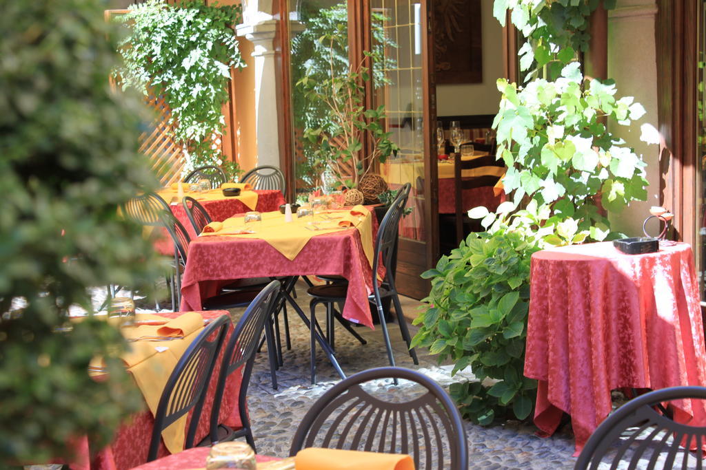 Albergo Antica Locanda Clusone Exterior photo